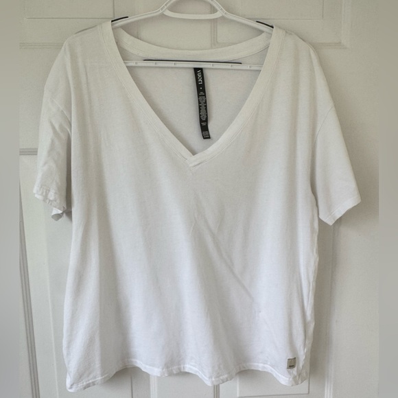 Vuori Tops - Vuori White Relaxed Fit V Short Sleeve Tee Medium Cotton